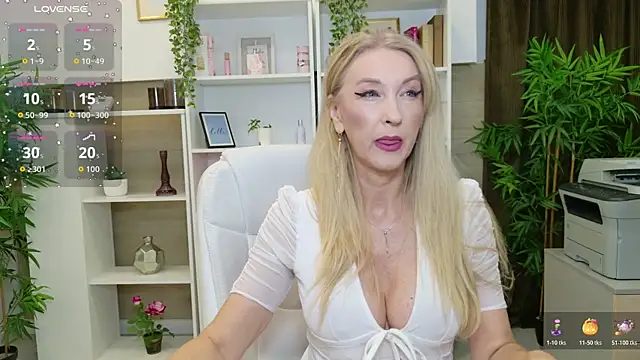 Snapshot of LadyLeea chatting on July 22, 3:20 am LadyLeea online show from July 22, 3:20 am