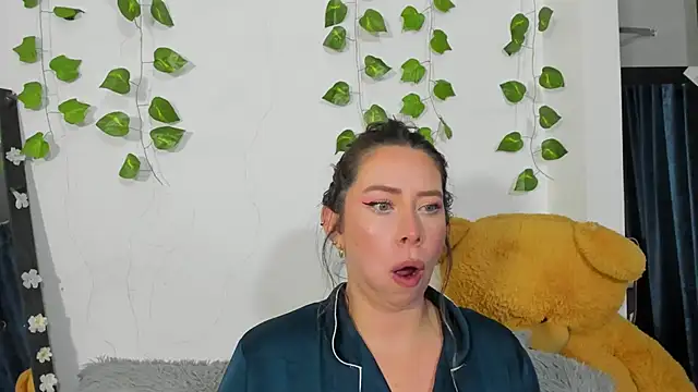 Snapshot of JanneKim chatting on December 1, 3:55 am JanneKim online show from December 1, 3:55 am