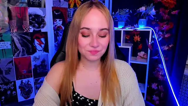 Snapshot of LianaBright chatting on December 6, 2:02 am LianaBright online show from December 6, 2:02 am