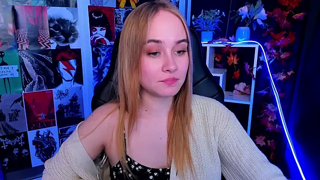 Snapshot of LianaBright chatting on December 6, 5:09 am LianaBright online show from December 6, 5:09 am