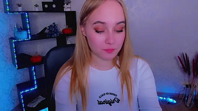 Snapshot of LianaBright chatting on December 14, 5:36 pm LianaBright online show from December 14, 5:36 pm