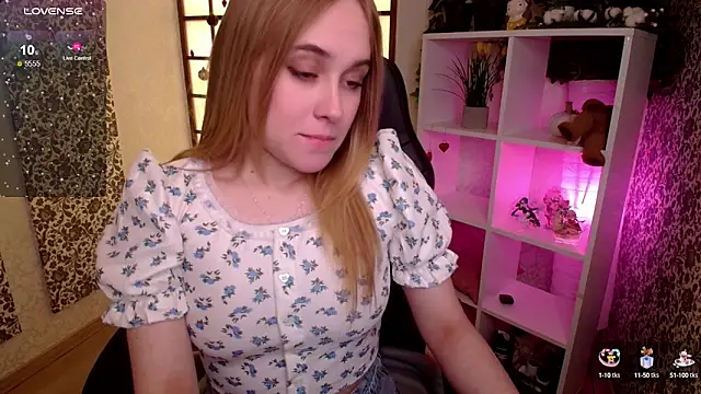 Snapshot of LianaBright chatting on January 25, 1:54 am LianaBright online show from January 25, 1:54 am