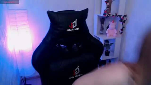 Snapshot of LianaBright chatting on March 3, 5:09 am LianaBright online show from March 3, 5:09 am