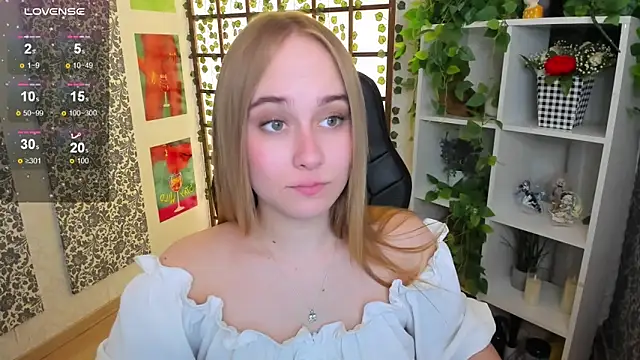 Snapshot of LianaBright chatting on March 5, 5:50 am LianaBright online show from March 5, 5:50 am