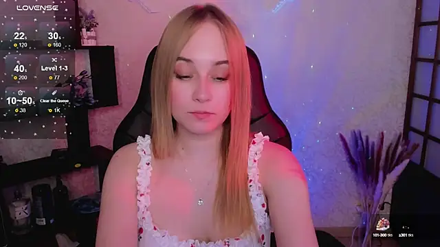 Snapshot of LianaBright chatting on March 8, 2:01 am LianaBright online show from March 8, 2:01 am