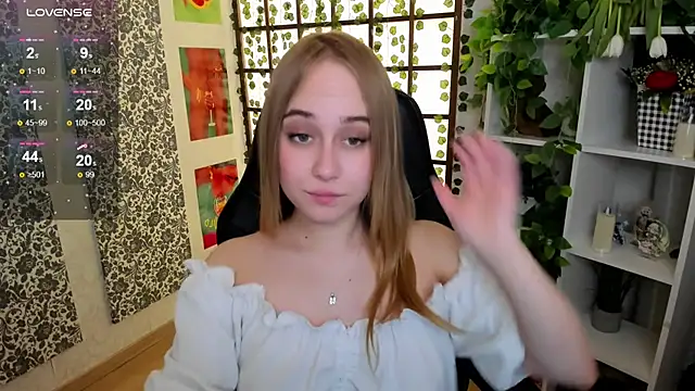 Snapshot of LianaBright chatting on March 9, 5:22 am LianaBright online show from March 9, 5:22 am