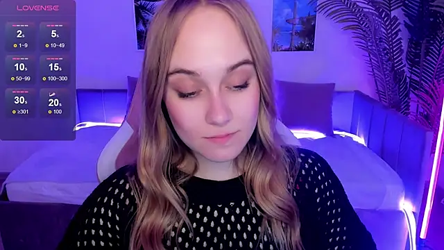 Snapshot of LianaBright chatting on March 18, 12:14 pm LianaBright online show from March 18, 12:14 pm