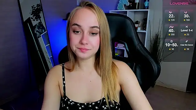 Snapshot of LianaBright chatting on October 12, 2:10 am LianaBright online show from October 12, 2:10 am