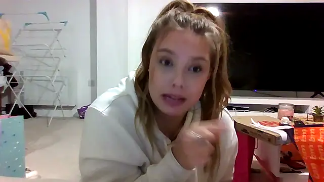 Snapshot of Krystal_Tx chatting on October 31, 7:04 pm Krystal Tx online show from October 31, 7:04 pm