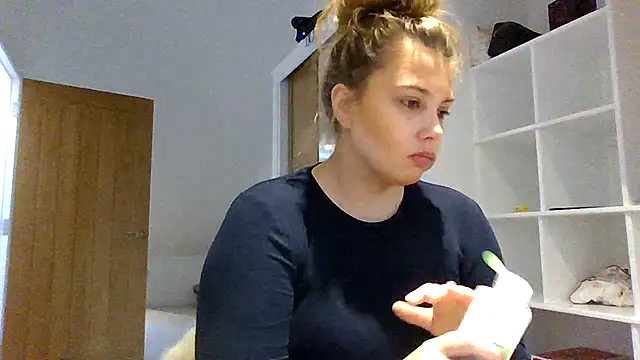 Snapshot of Krystal_Tx chatting on November 3, 8:59 am Krystal Tx online show from November 3, 8:59 am