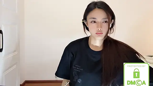 Snapshot of SarahYang chatting on May 12, 8:33 am SarahYang online show from May 12, 8:33 am