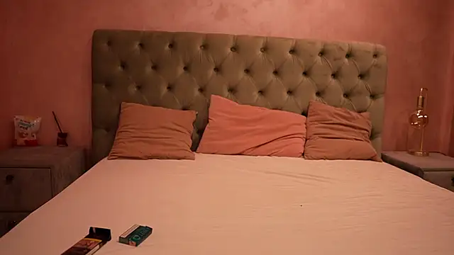 LucyWilow online show from June 18, 4:35 am