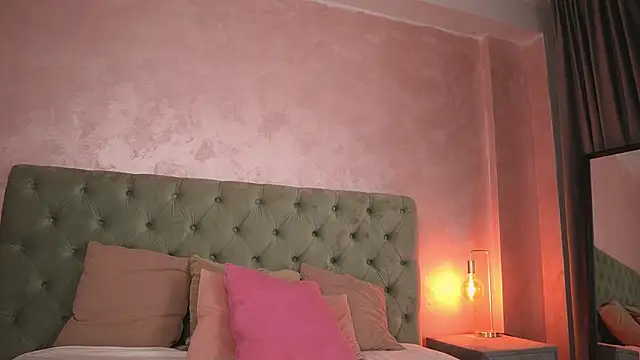 LucyWilow online show from July 4, 4:18 am