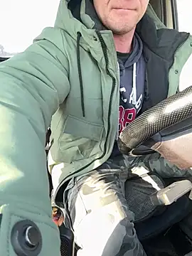 Snapshot of AlexGWoW chatting on February 24, 9:53 am AlexGWoW online show from February 24, 9:53 am