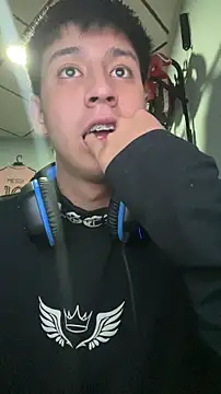 Snapshot of Stiven_017 chatting on February 3, 1:37 am Stiven 017 online show from February 3, 1:37 am