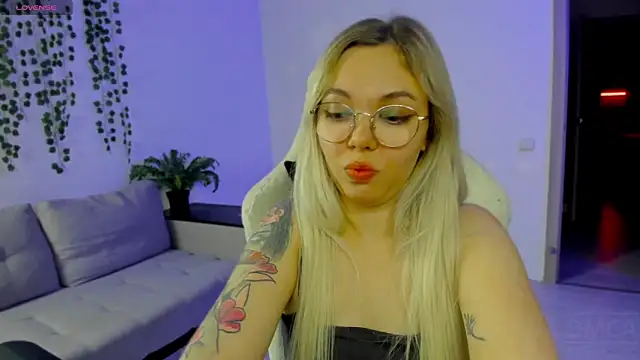 Snapshot of whoa-hoa-hoa-hoa-hoa chatting on November 15, 6:59 pm whoa-hoa-hoa-hoa-hoa online show from November 15, 6:59 pm