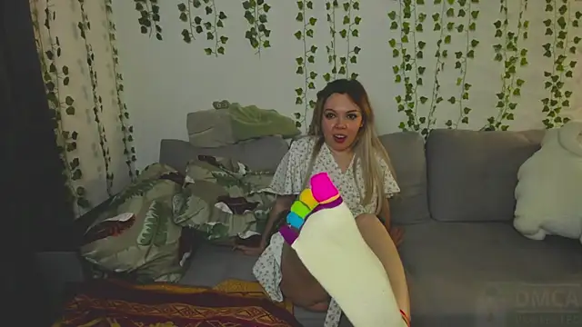 whoa-hoa-hoa-hoa-hoa online show from February 21, 7:04 pm