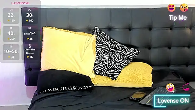 Snapshot of KENDER21_ chatting on March 19, 6:46 am KENDER21 online show from March 19, 6:46 am