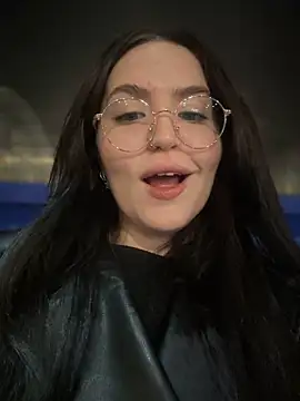 Snapshot of meow_girl chatting on December 1, 7:47 pm meow girl online show from December 1, 7:47 pm
