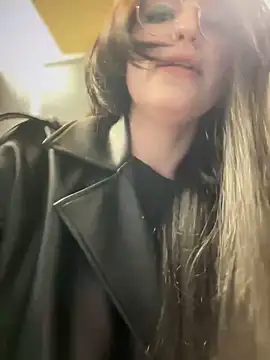 Snapshot of meow_girl chatting on December 2, 7:16 pm meow girl online show from December 2, 7:16 pm