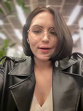 Snapshot of meow_girl chatting on December 10, 3:12 pm meow girl online show from December 10, 3:12 pm