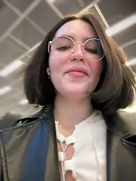 Snapshot of meow_girl chatting on January 8, 12:15 pm meow girl online show from January 8, 12:15 pm