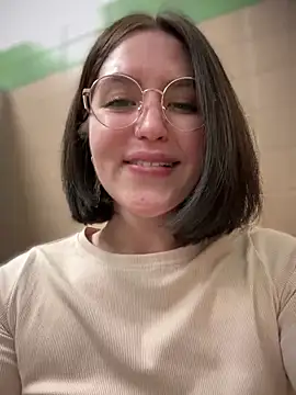 Snapshot of meow_girl chatting on January 11, 1:11 pm meow girl online show from January 11, 1:11 pm