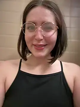 Snapshot of meow_girl chatting on January 12, 11:17 am meow girl online show from January 12, 11:17 am