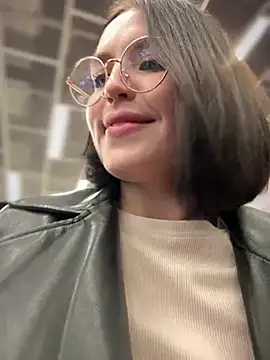 Snapshot of meow_girl chatting on January 13, 2:11 pm meow girl online show from January 13, 2:11 pm