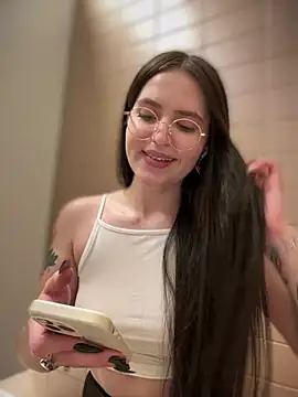 Snapshot of meow_girl chatting on January 25, 2:14 pm meow girl online show from January 25, 2:14 pm