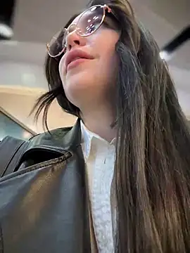 Snapshot of meow_girl chatting on February 8, 1:11 pm meow girl online show from February 8, 1:11 pm