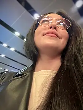 Snapshot of meow_girl chatting on February 9, 12:52 pm meow girl online show from February 9, 12:52 pm