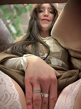 Snapshot of meow_girl chatting on February 18, 11:33 am meow girl online show from February 18, 11:33 am