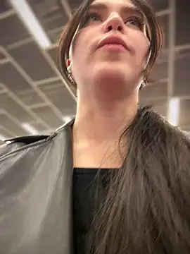 Snapshot of meow_girl chatting on March 2, 3:05 pm meow girl online show from March 2, 3:05 pm