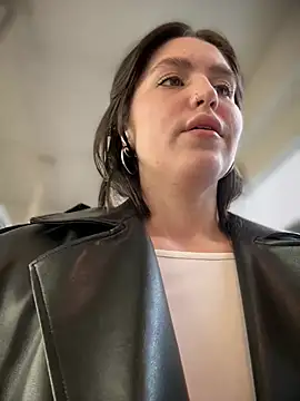 Snapshot of meow_girl chatting on March 6, 9:58 am meow girl online show from March 6, 9:58 am