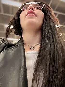 Snapshot of meow_girl chatting on March 9, 5:06 pm meow girl online show from March 9, 5:06 pm