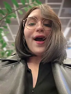 Snapshot of meow_girl chatting on March 16, 10:55 am meow girl online show from March 16, 10:55 am