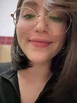 Snapshot of meow_girl chatting on March 19, 10:11 am meow girl online show from March 19, 10:11 am