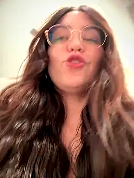 Snapshot of meow_girl chatting on September 22, 11:12 am meow girl online show from September 22, 11:12 am