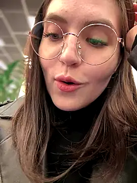 Snapshot of meow_girl chatting on October 2, 3:41 pm meow girl online show from October 2, 3:41 pm