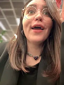 Snapshot of meow_girl chatting on October 7, 12:02 pm meow girl online show from October 7, 12:02 pm