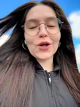 meow girl online show from April 23, 8:24 am