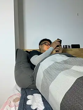 lixiaoshuai8 online show from March 9, 2:21 pm