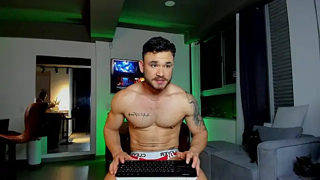 Snapshot of Maximo_Marcelo chatting on February 5, 2:08 am Maximo Marcelo online show from February 5, 2:08 am