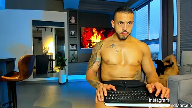 Snapshot of Maximo_Marcelo chatting on February 12, 11:09 pm Maximo Marcelo online show from February 12, 11:09 pm