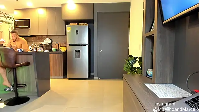 Snapshot of Maximo_Marcelo chatting on March 14, 2:10 am Maximo Marcelo online show from March 14, 2:10 am