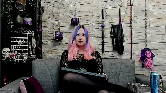 Snapshot of CruelMistress chatting on November 7, 2:06 pm CruelMistress online show from November 7, 2:06 pm