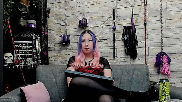 Snapshot of CruelMistress chatting on November 10, 3:33 pm CruelMistress online show from November 10, 3:33 pm