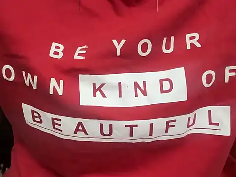 Snapshot of _FluffyHxney_ chatting on December 3, 6:48 am FluffyHxney online show from December 3, 6:48 am