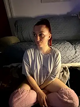 Snapshot of Stoner_BarbieXX chatting on December 1, 10:43 pm Stoner BarbieXX online show from December 1, 10:43 pm